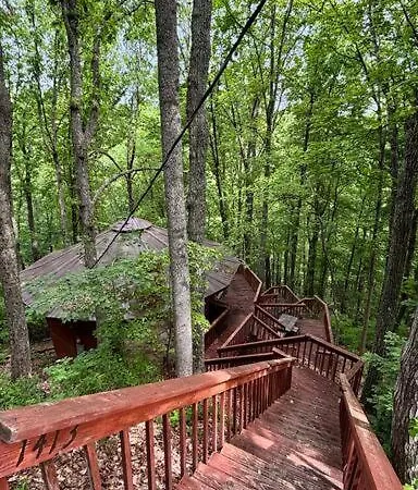 Villa Secluded, Gatlinburg Treehouse!